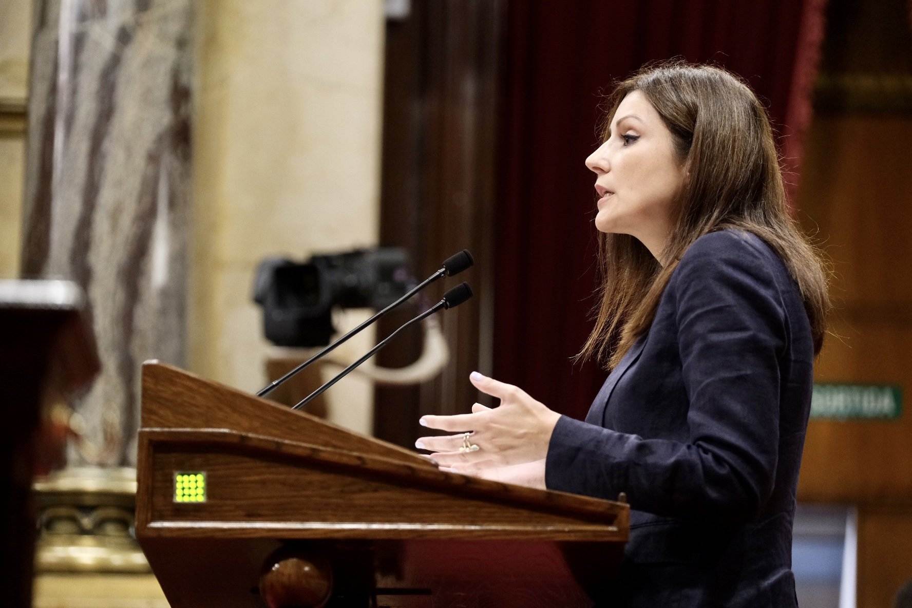 Lorena Roldán (PP), propera a Alejandro Fernández, plega del Senat per "centrar-se" en el Parlament