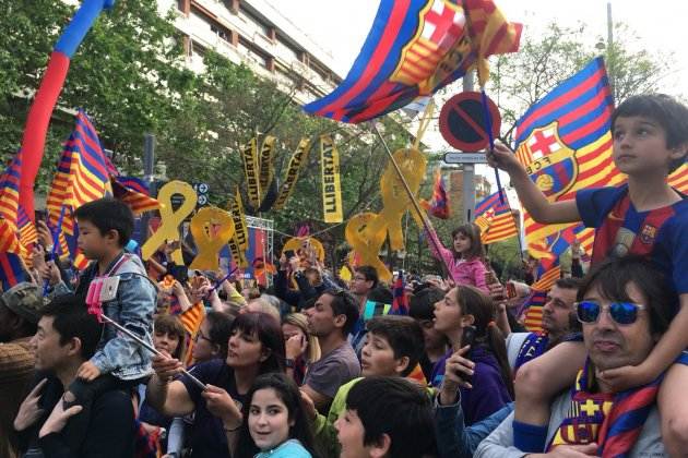 llaços grocs rua barça Bernat Aguilar