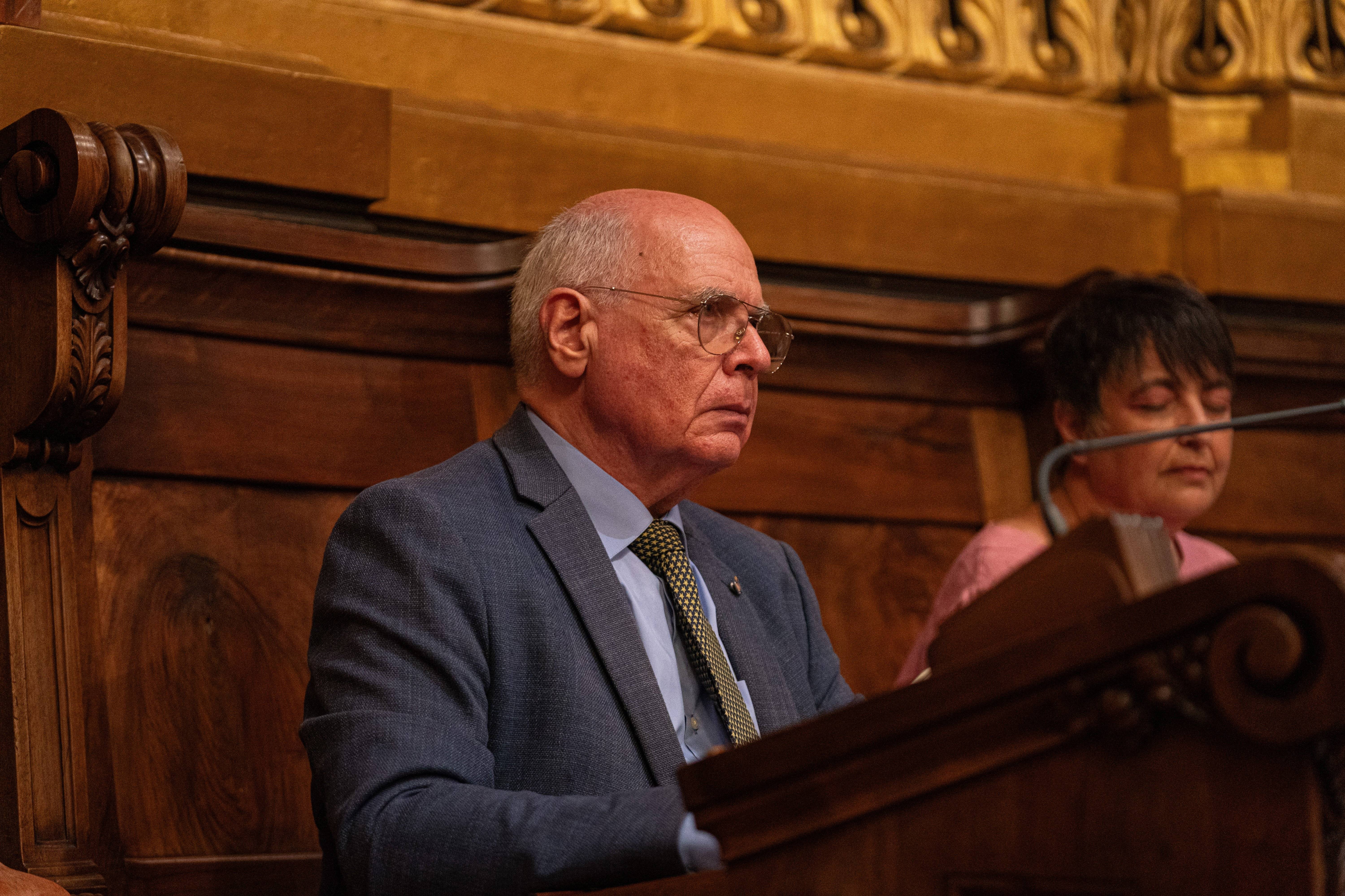 El concejal de Barcelona Lluís Rabell deja temporalmente el cargo por motivos de salud