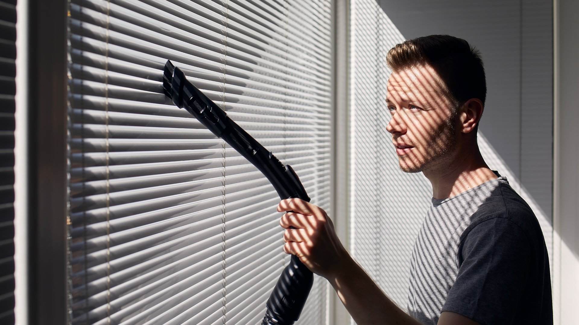 Cómo limpiar las persianas por fuera desde dentro: trucos caseros de experta y el paso a paso