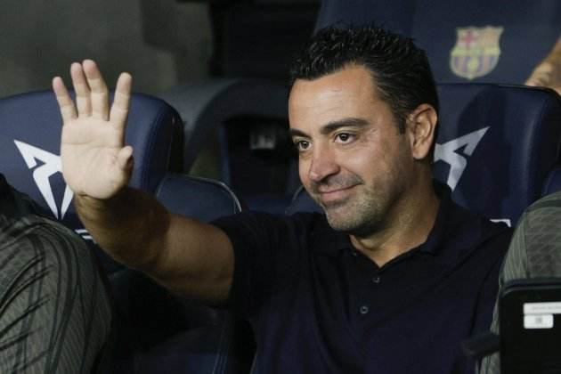 Xavi Hernández riendo saludando Barça / Foto: EFE