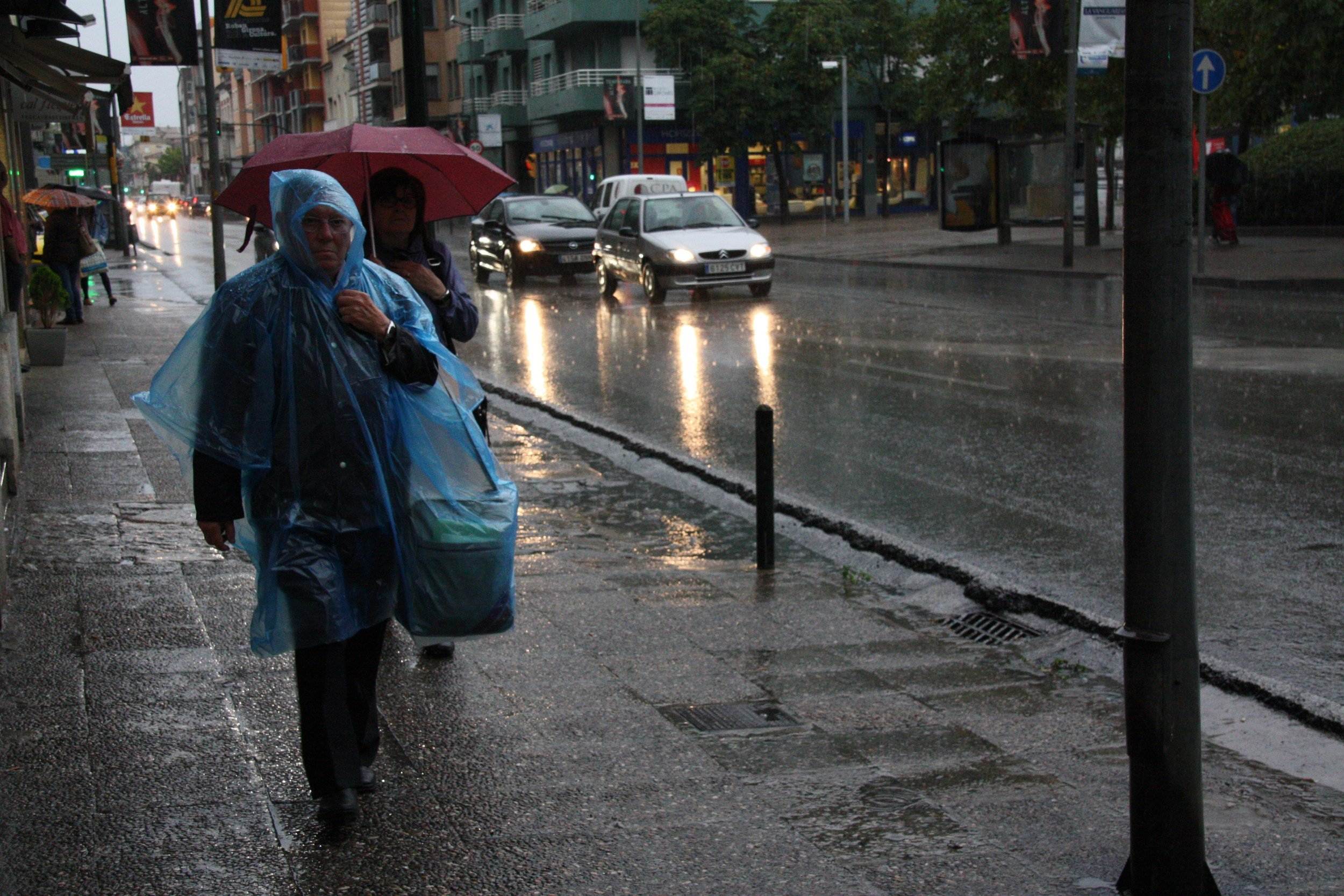 Una intensa tempesta descarrega més de 60 litres al centre de Barcelona