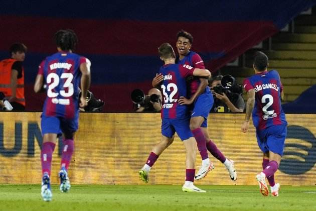 Fermín López Lamine Yamal celebración gol Barça / Foto: EFE