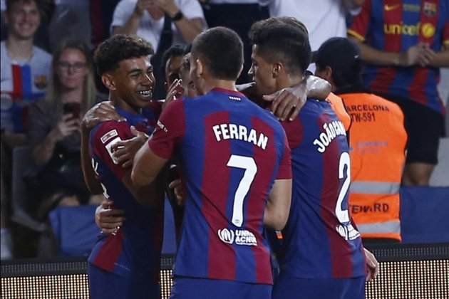 Lamine Yamal Ferran Torres Joao Cancelo celebración gol Barça / Foto: EFE