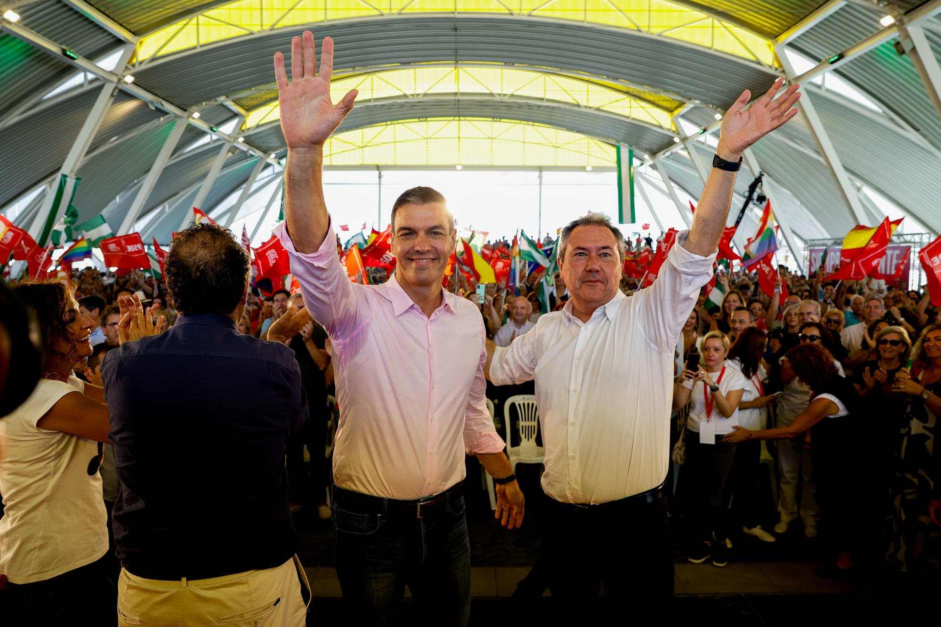 Pedro Sánchez elude en Sevilla al elefante catalán en la habitación y da por hecho que formará gobierno