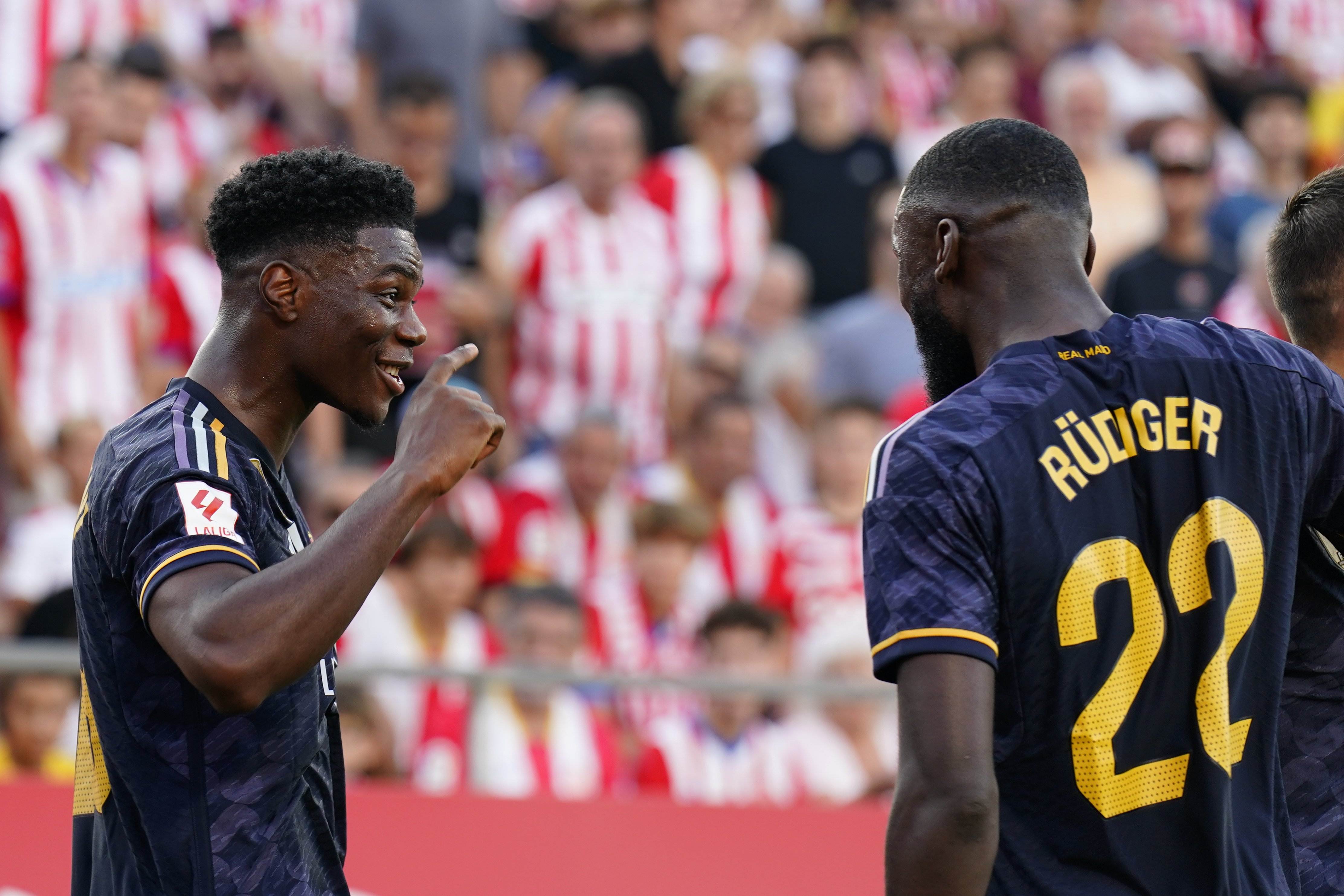 El Reial Madrid, molt pragmàtic, goleja un entusiasta Girona (0-3) i recupera el lideratge de la Lliga