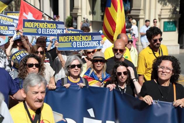 manifestació aniversari 1O 2023 dolors feliu foto eva parey manifestació aniversari 1O 2023 dolors feliu foto eva parey