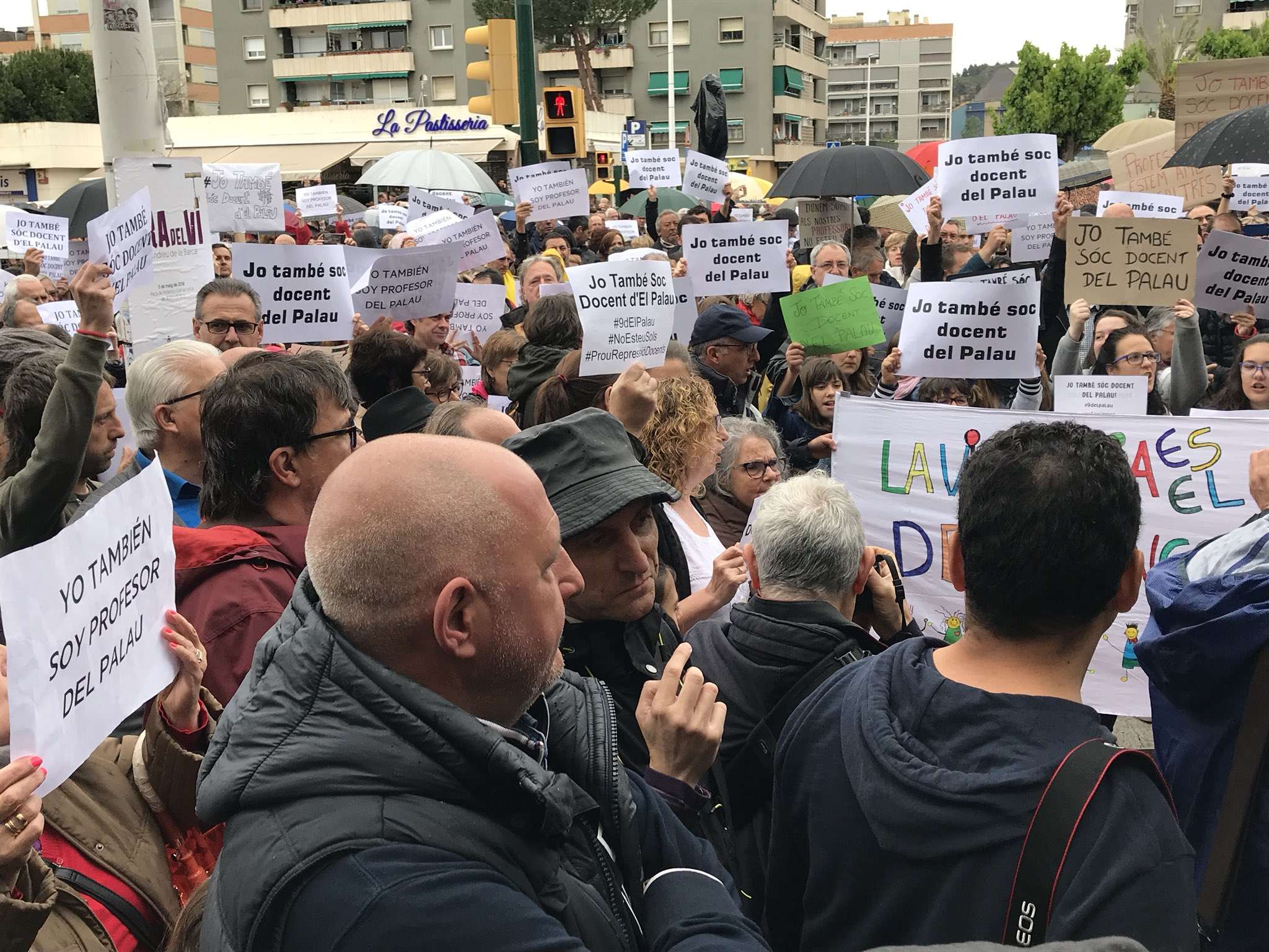 El hermano de una maestra de El Palau denuncia el "linchamiento" en una carta