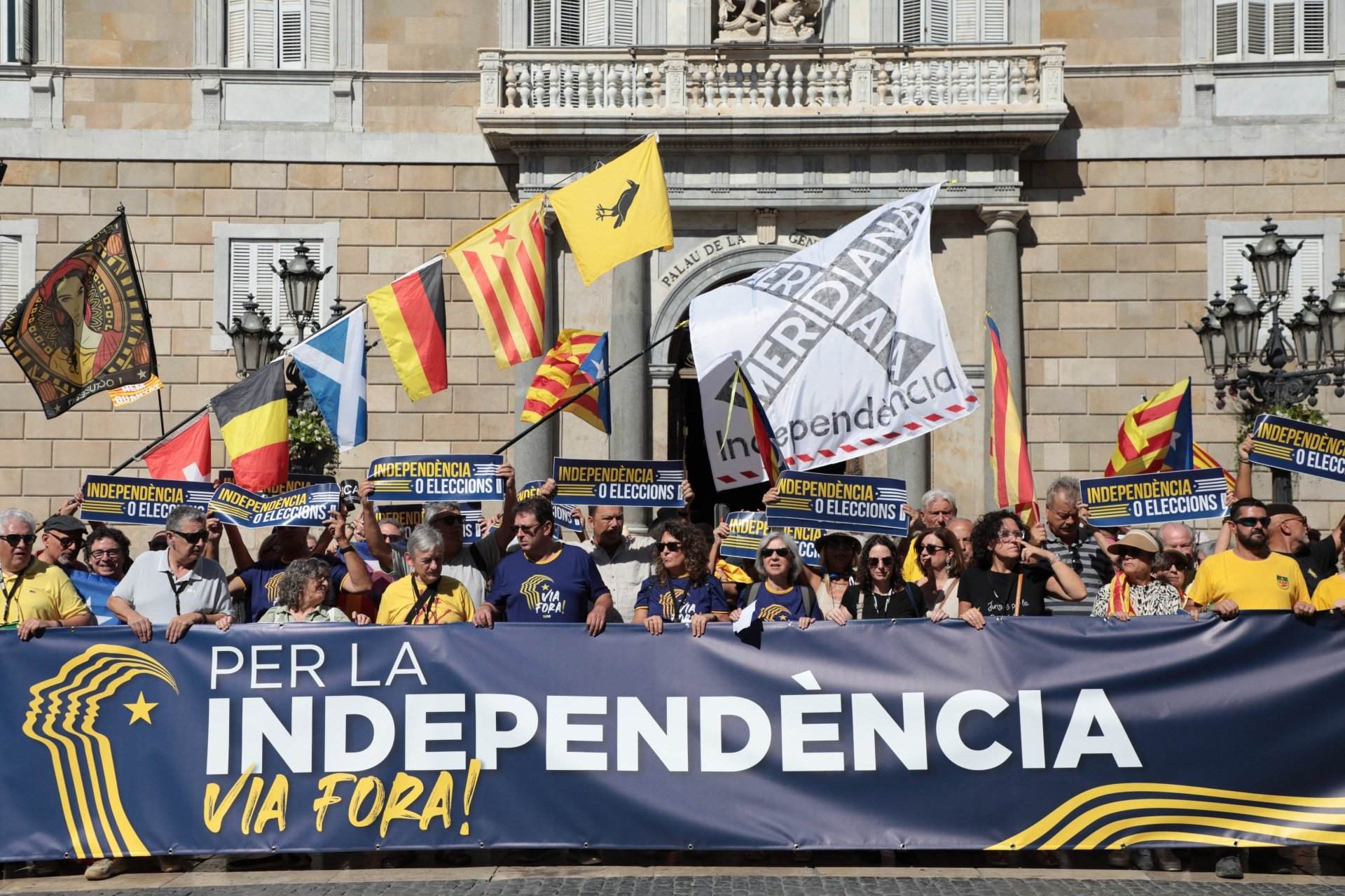 Manifestants demanen a ERC i Junts "aprofitar l'oportunitat": "Amb una amnistia no n'hi ha prou"