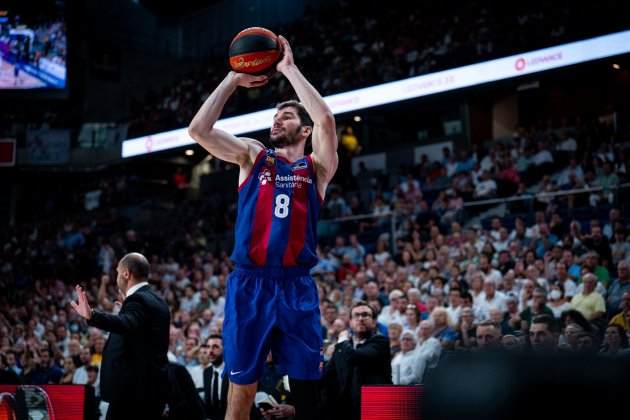 Brizuela, anotando un triple cono el Barça contra el Real Madrid / Foto: FC Barcelona Brizuela, anotando un triple cono el Barça contra el Real Madrid / Foto: FC Barcelona