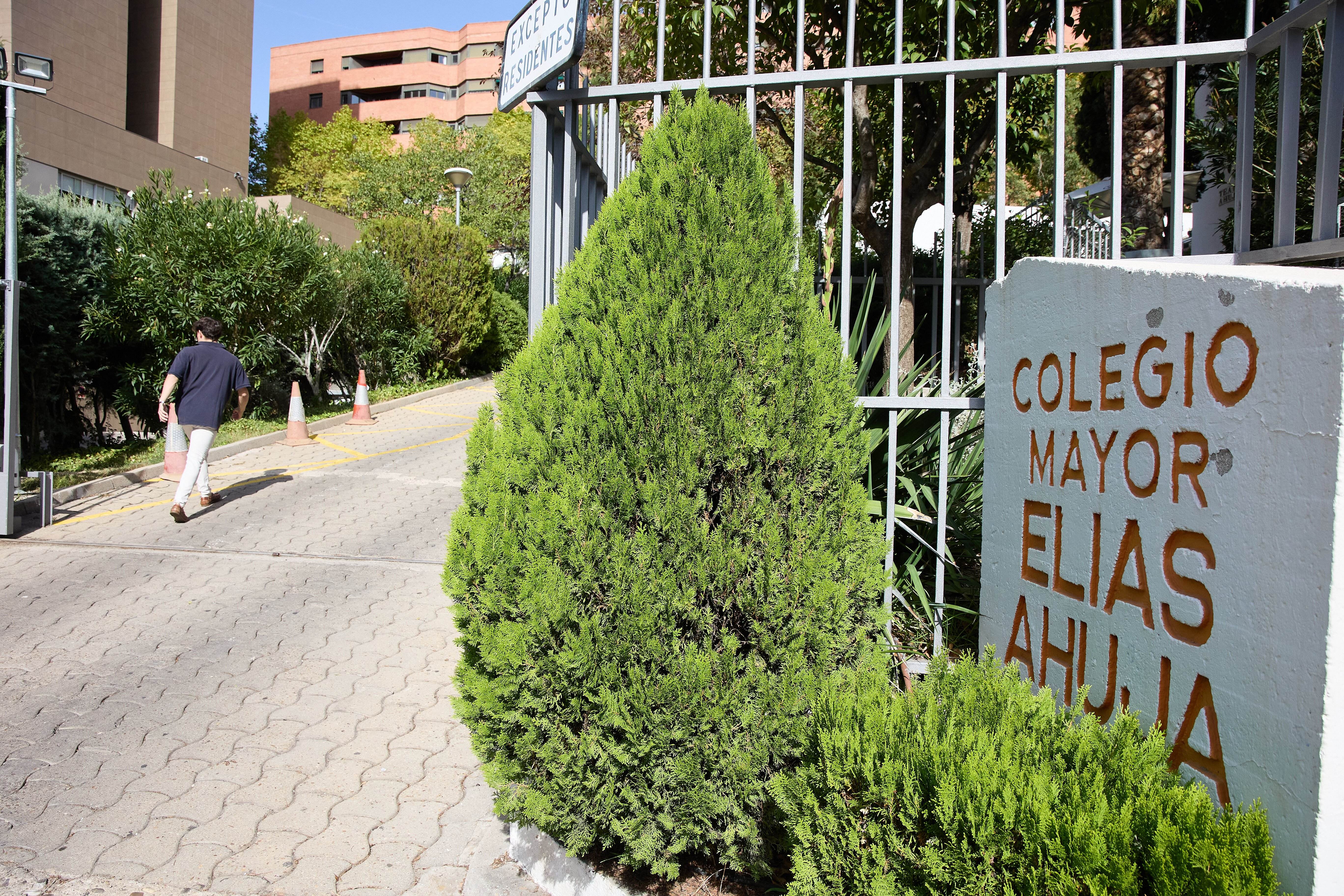 El colegio mayor de Elías Ahuja un año después: sin la formación en género promesa