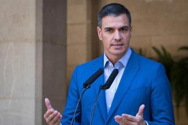 Pedro Sánchez sin corbata después de una recepción rfeial en Mallorca, EFE Pedro Sánchez sin corbata después de una recepción rfeial en Mallorca, EFE