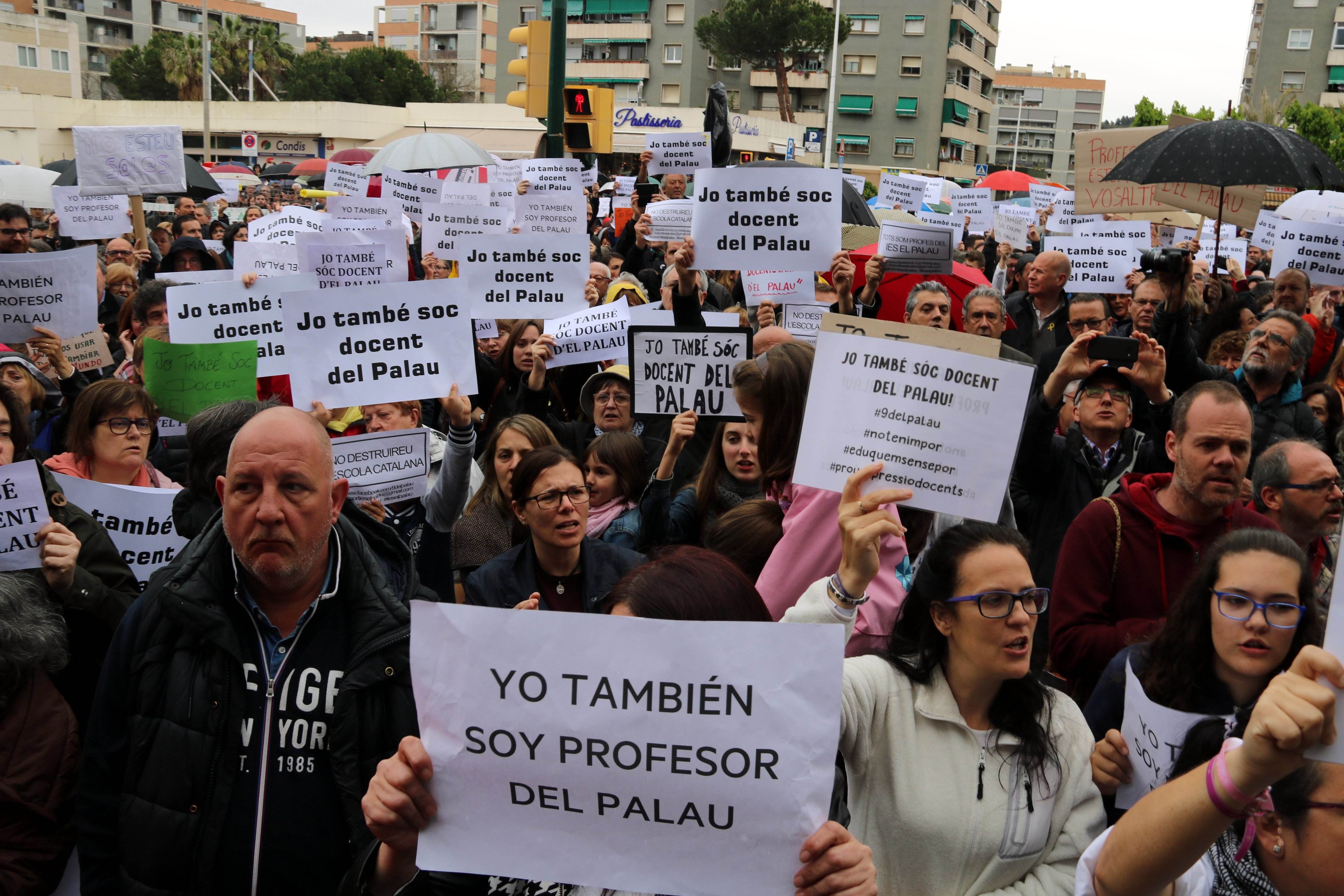 "Jo també soc docent d'El Palau": Sant Andreu es mobilitza pels professors