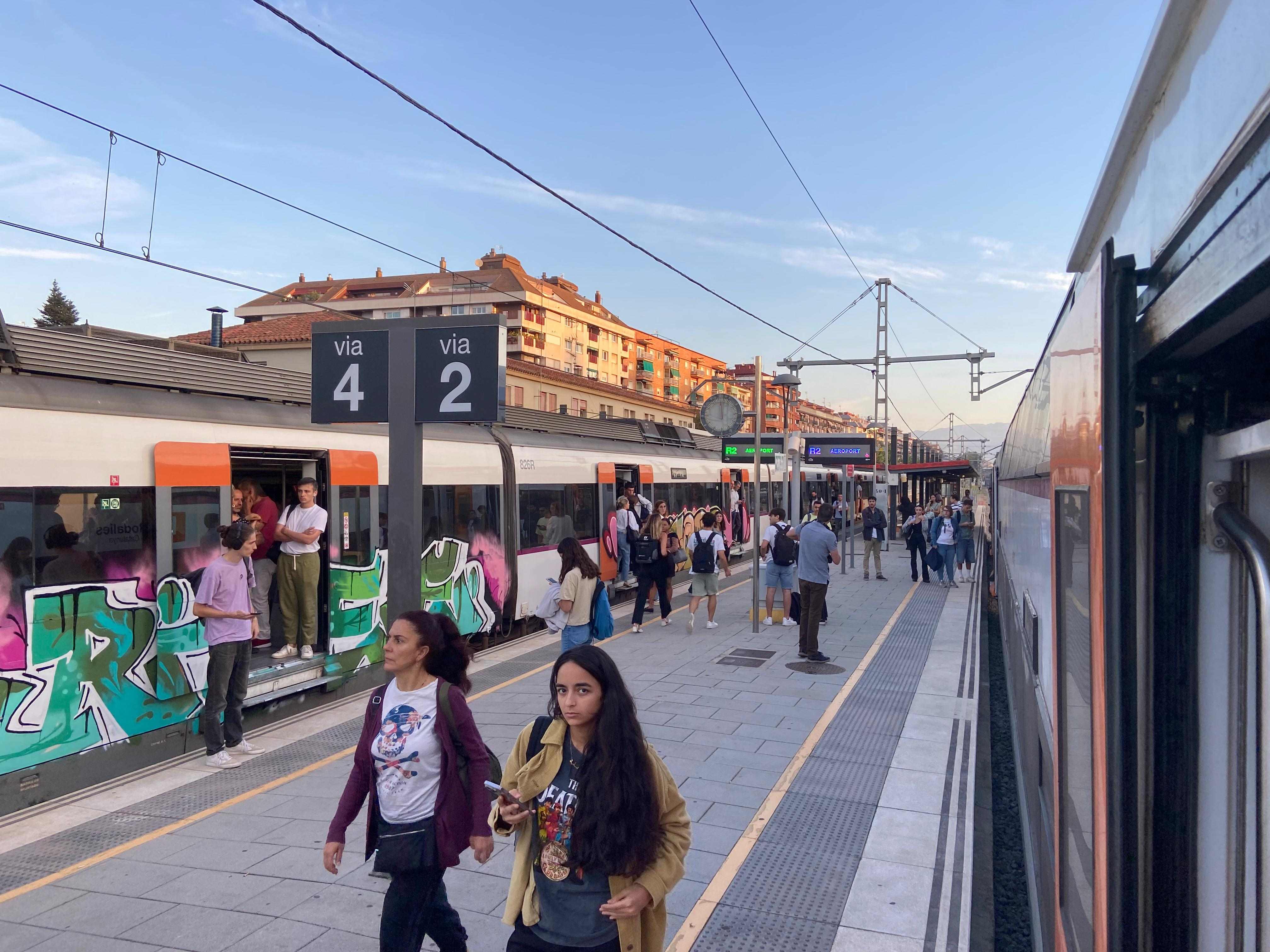 Trens aturats a granollers per les incdencia a l'R2. Oriol Foix