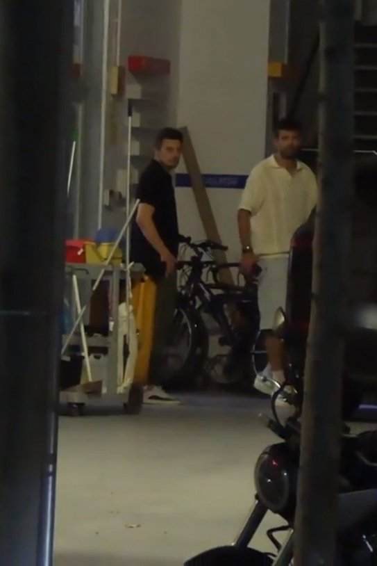 Gerard Pique en Pueblo Nueve lunes, Tw Gerard Pique en Pueblo Nueve lunes, Tw