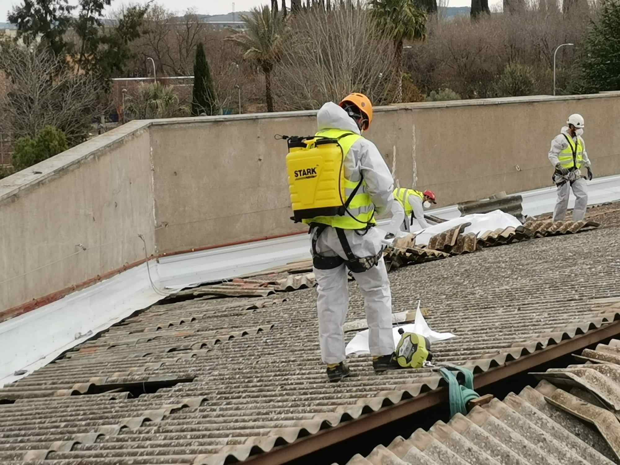Catalunya contará con la primera norma reguladora de la gestión y retirada del amianto