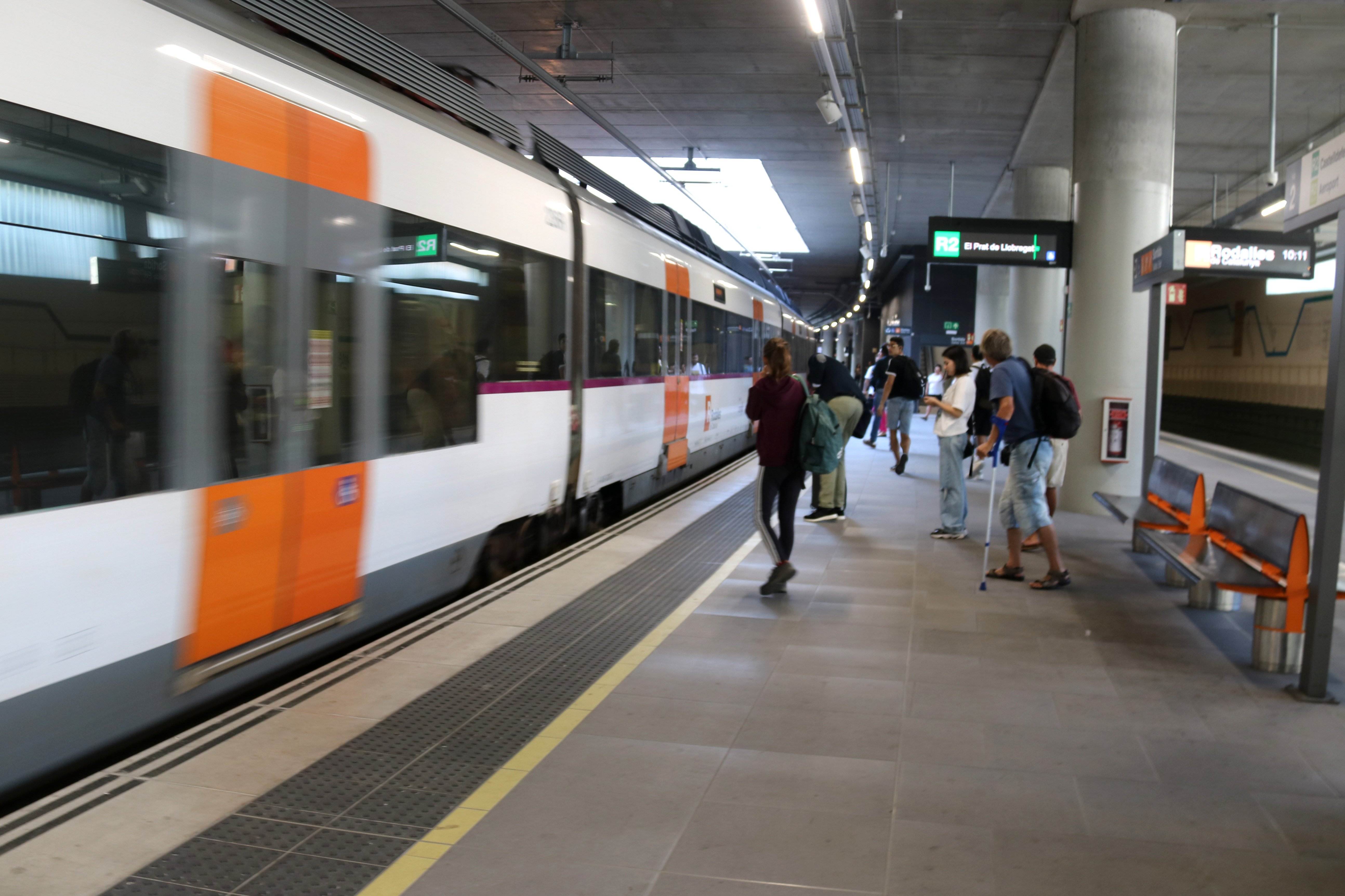 Lunes complicado también en la red ferroviaria y en el metro: incidencias en la R2, R1, R3, R4 y la L5