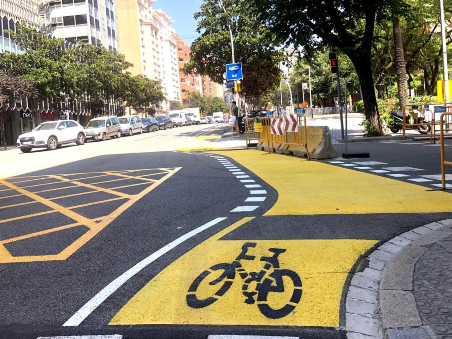 El RACC critica el "estropicio" de la Via Augusta por el carril bici y anuncia un estudio propio