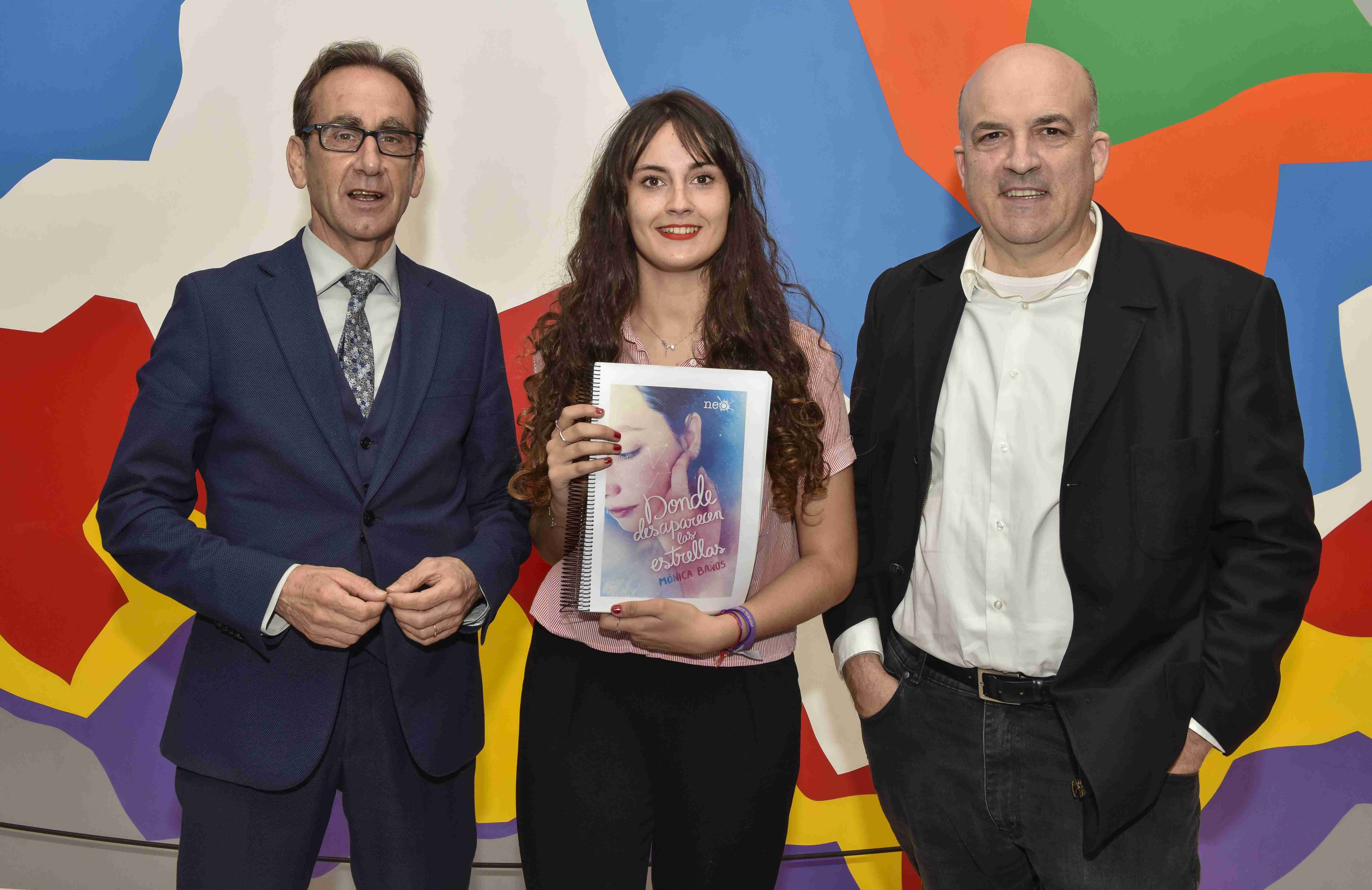 Mónica Baños, premio Literario 'La Caixa'/Plataforma de novela juvenil