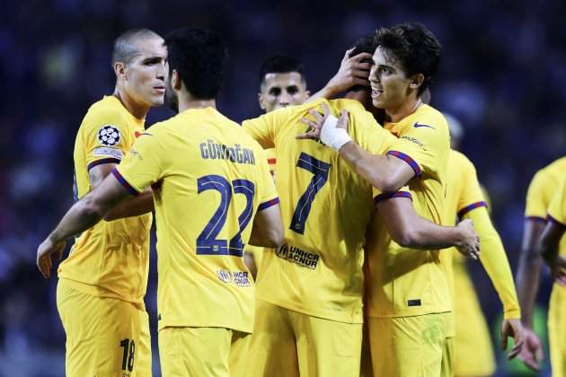 Los jugadores del Barça celebran el gol de Ferran Torres / Foto: EFE