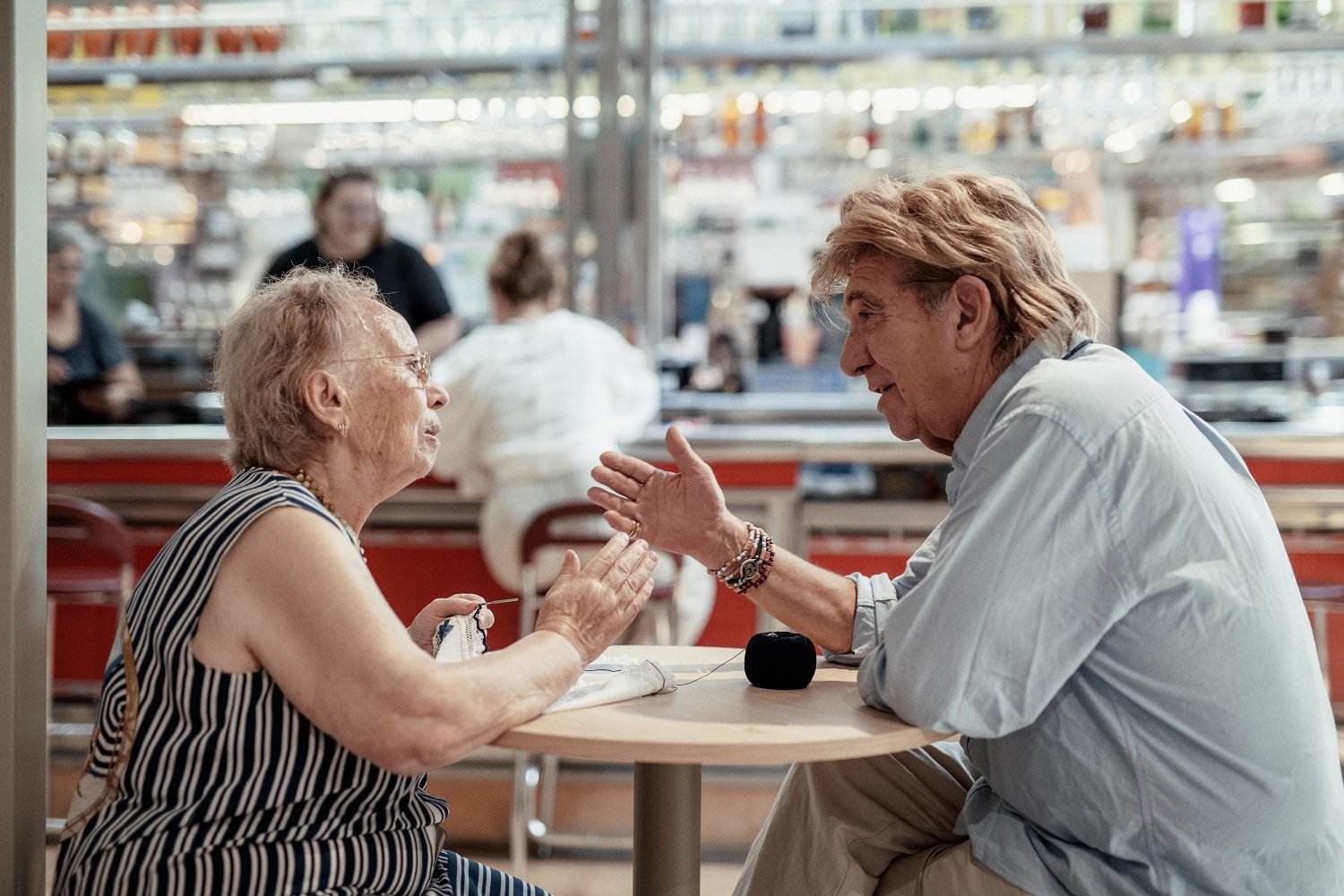 VÍDEO | "La soledad no se ve, se siente": así es la nueva y emotiva campaña de Fundació "la Caixa"