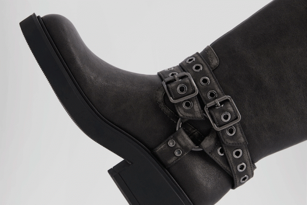 Botas moteras detalle hebillas Botas moteras detalle hebillas