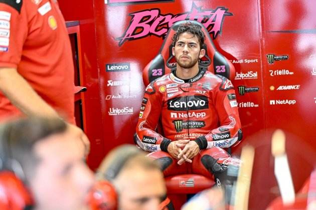 Enea Bastianini en el garaje de Ducati durante el GP de Catalunya / Foto: Europa Press