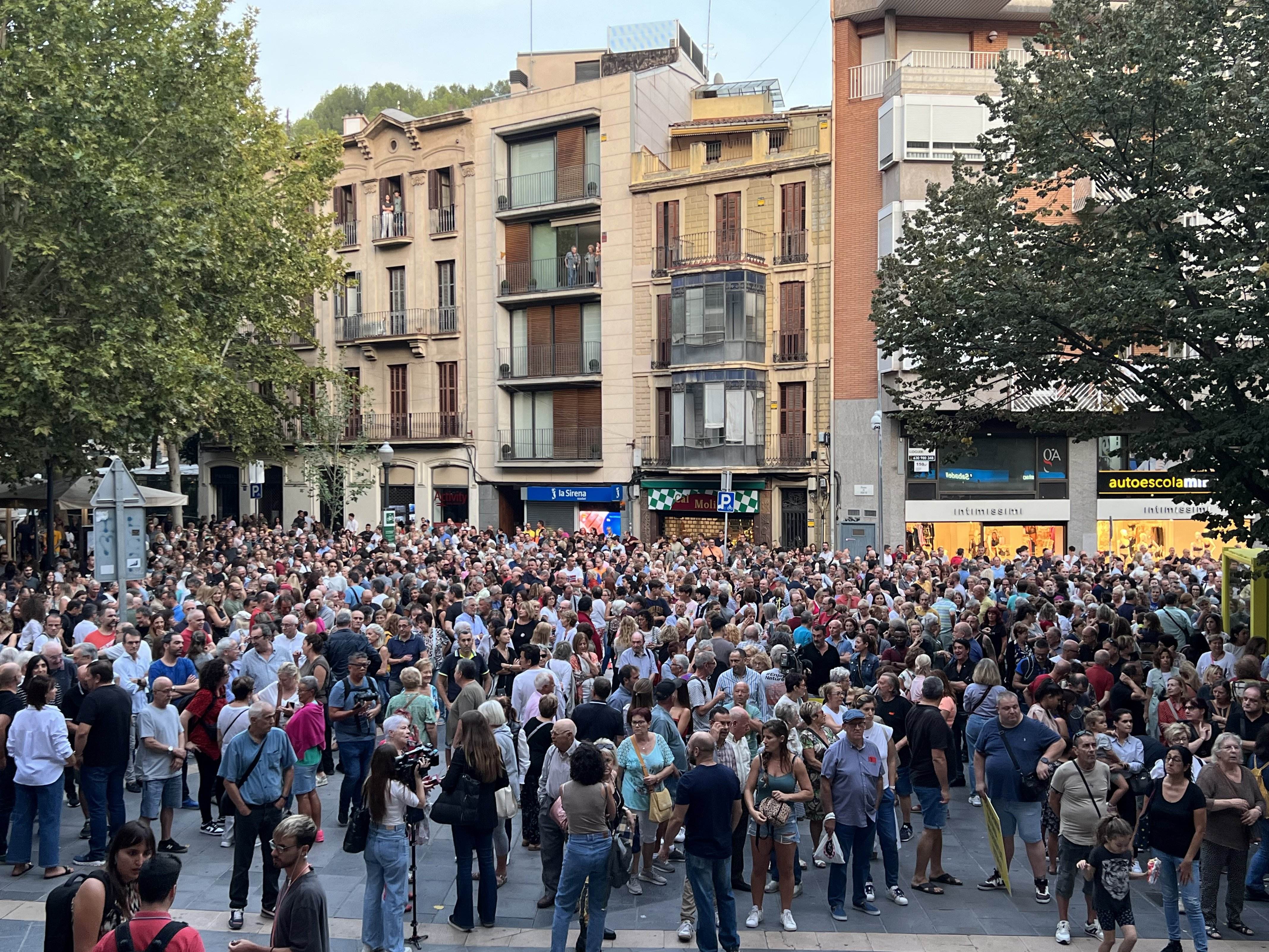 La pelea de Manresa hace colmar el vaso y saca a 2.000 personas a la calle para reclamar más seguridad