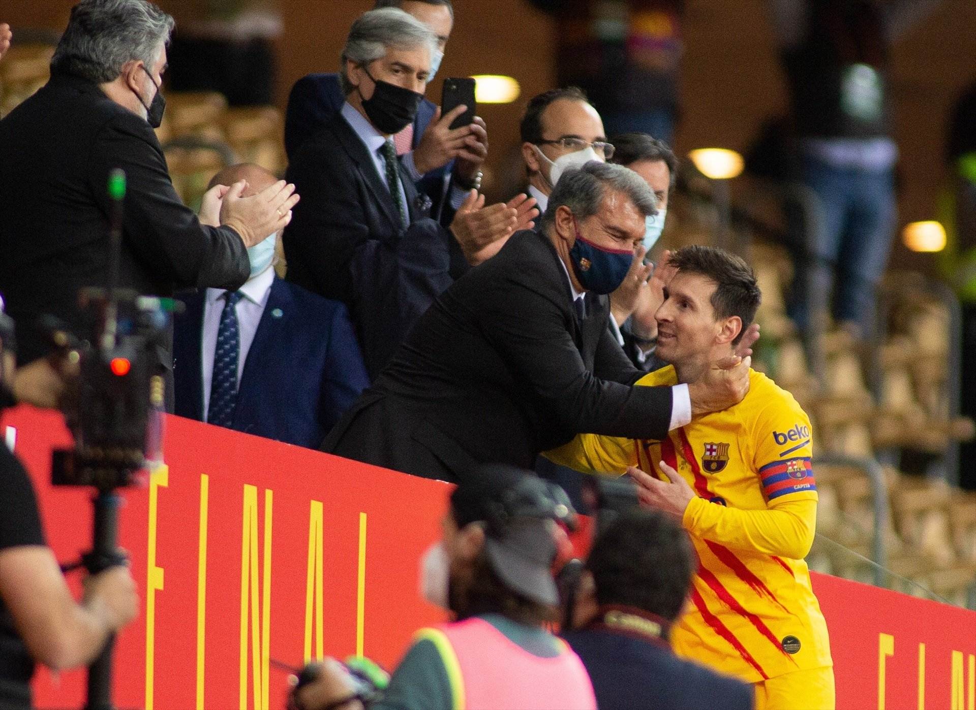 Leo Messi le ha pedido a Joan Laporta volver a jugar con el Barça