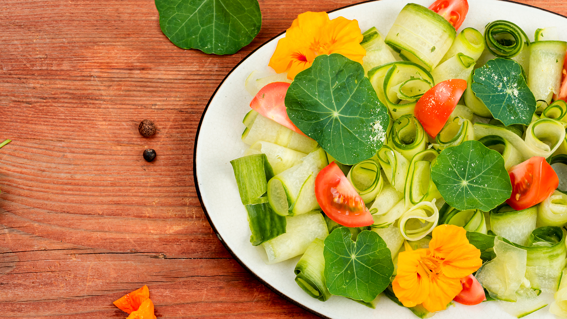 Descubre la flor que puedes tener en casa y con la que puedes hacer ensaladas super nutritivas