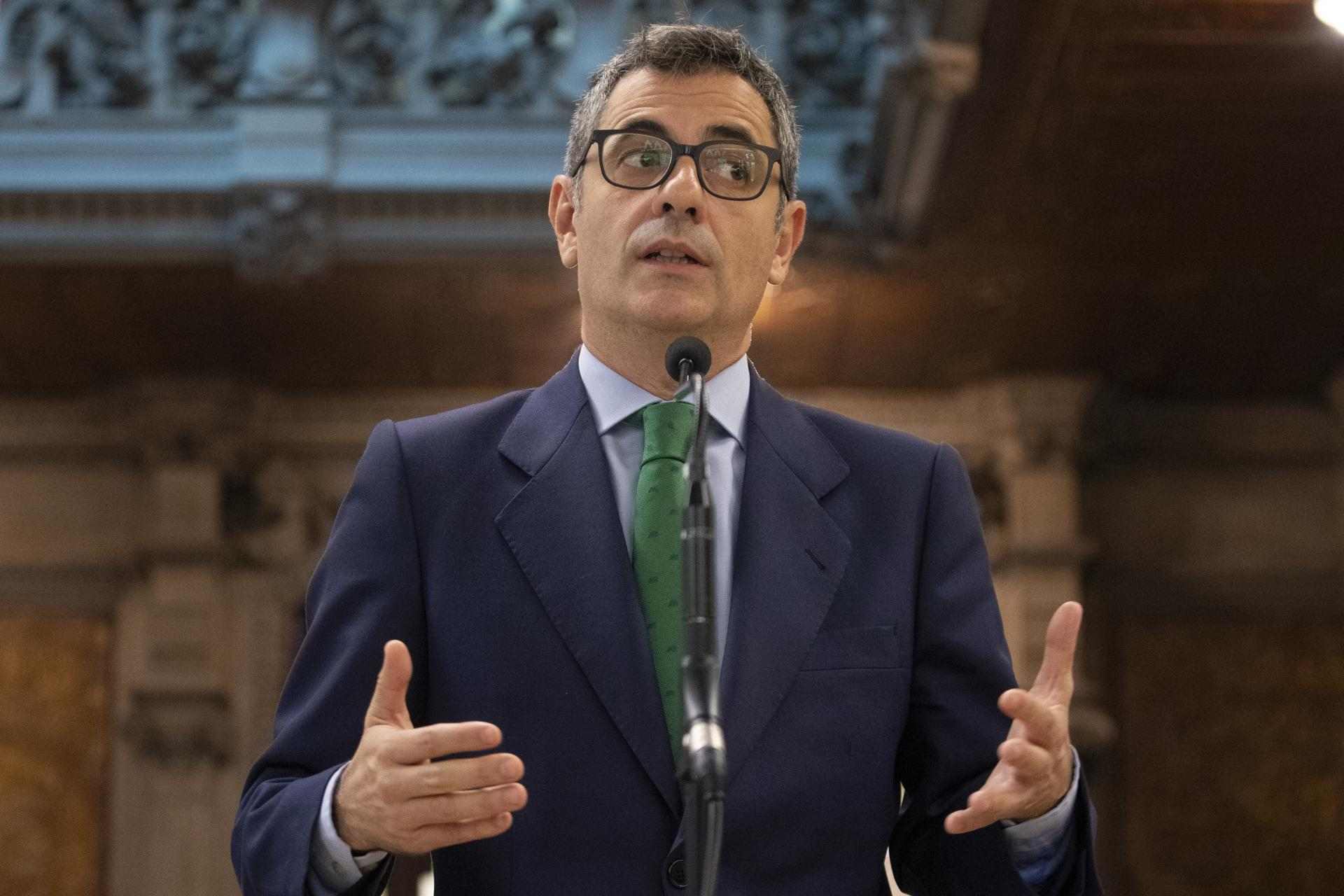 El ministro Bolaños se reúne en Barcelona con Jové, negociador de ERC para la investidura