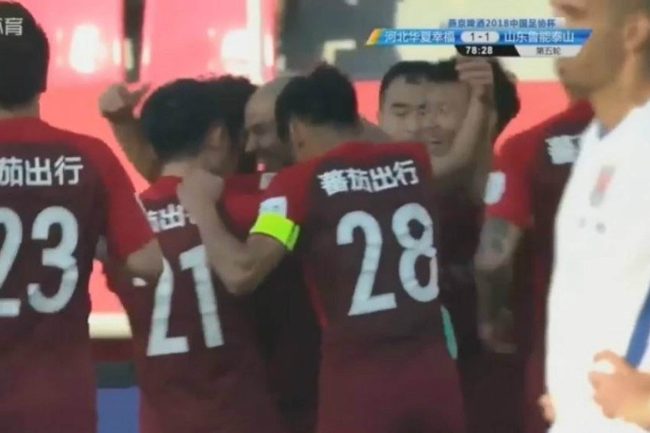 Vídeo: Mascherano ya marca en China