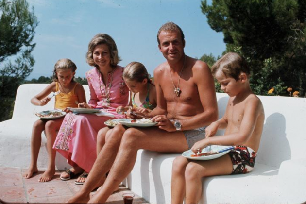 Juan Carlos con su familia 