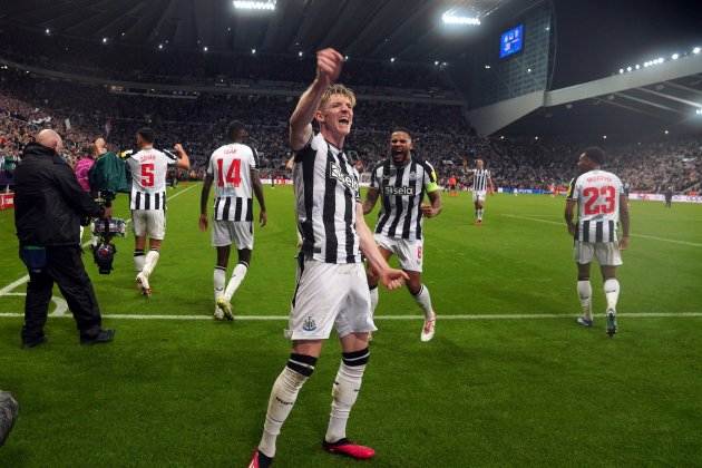 El Newcastle celebrando un gol contra el PSG en la Champions League / Foto: Europa Press