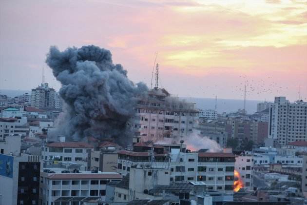 EuropaPress 5490977 07 october 2023 palestinian territories gaza city smoke rises over building