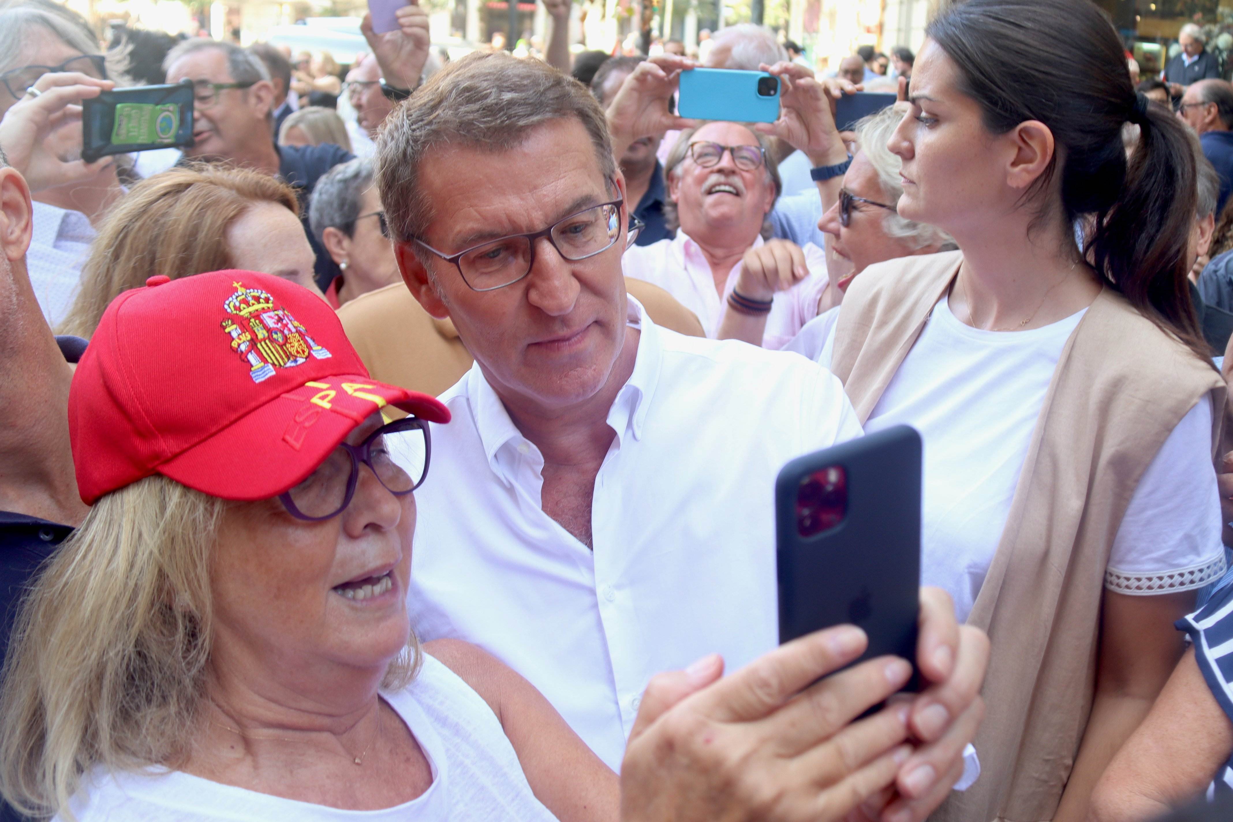 Feijóo apuja els decibels contra l'amnistia a la manifestació d'SCC: "S'està fent negoci de 7 vots"