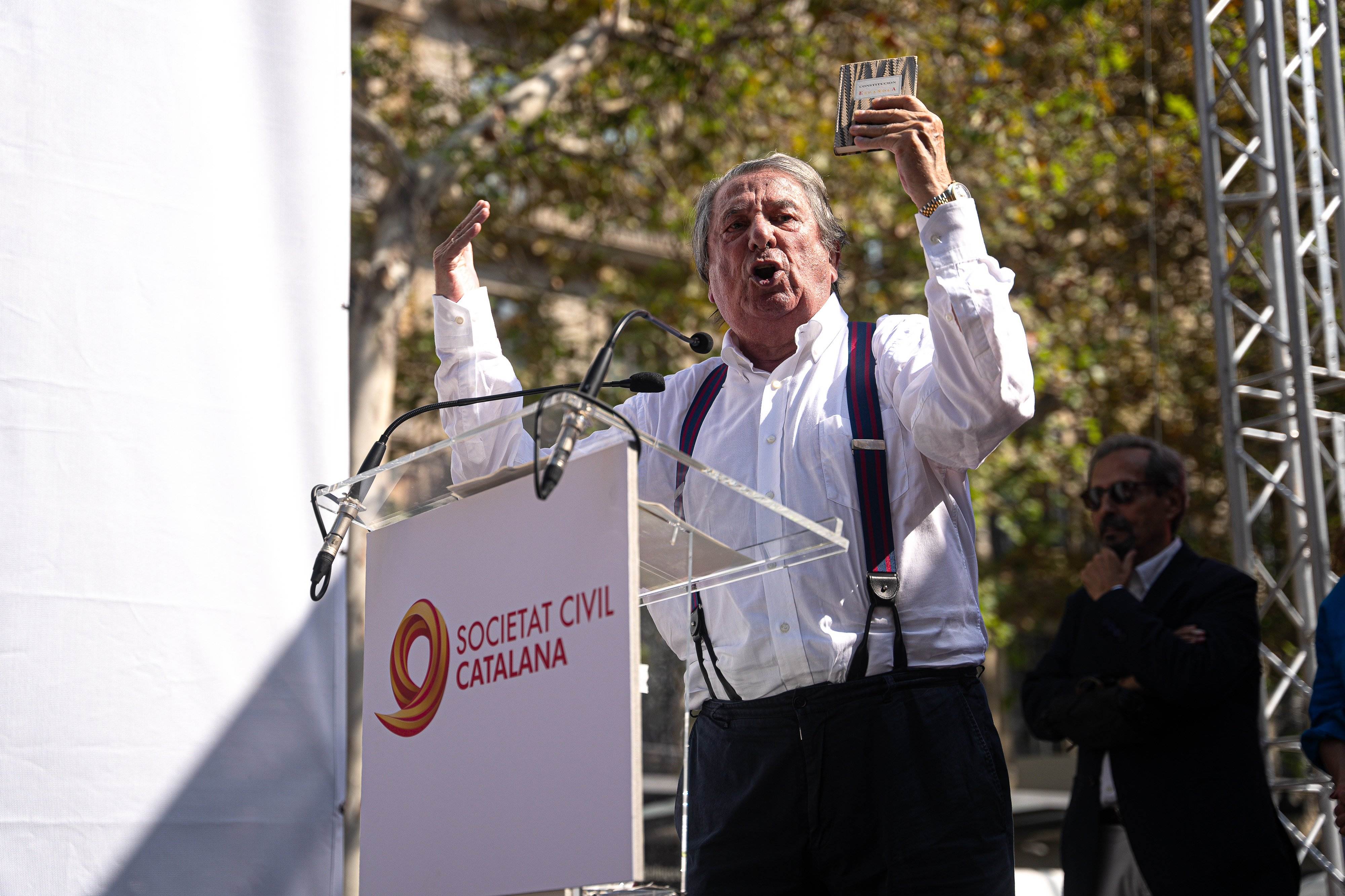 L'espanyolisme ressuscita un exaltat Paco Vázquez a Barcelona: "Volen convertir Espanya en Veneçuela!"