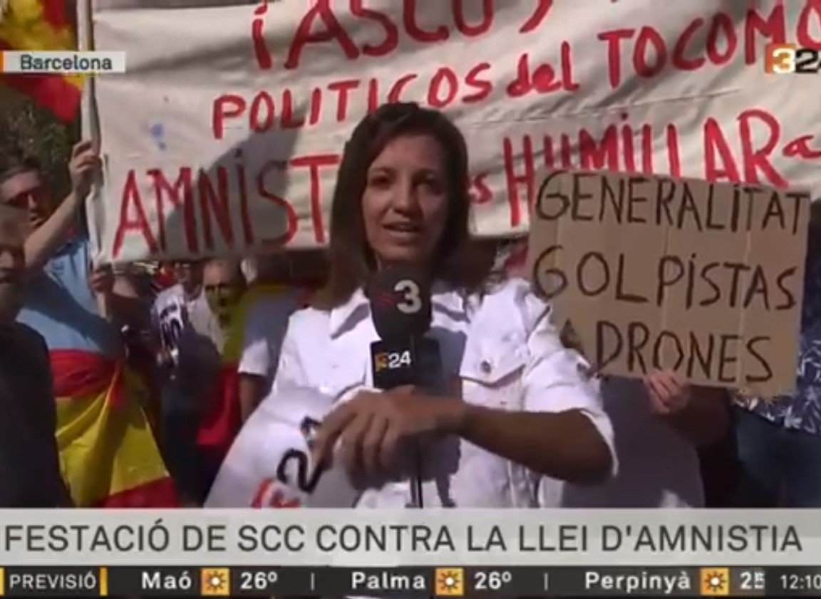 Escridassen una periodista de TV3 a la manifestació espanyolista de SCC: "Manipuladors!"