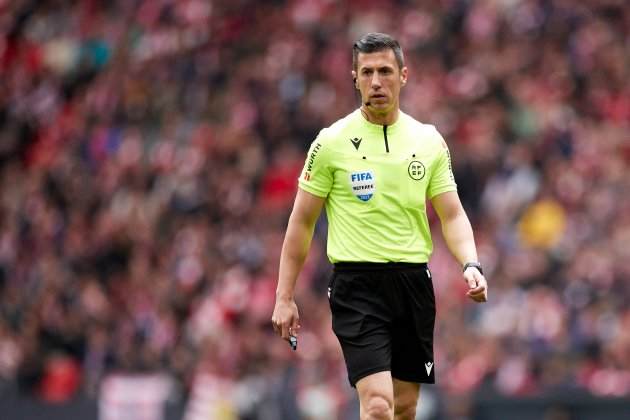 Soto Grado arbitrando un partido de Primera División / Foto: Europa Press