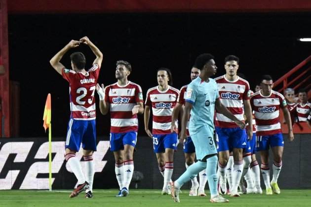 El Granada celebrand un gol contra el Barça / Foto: EFE
