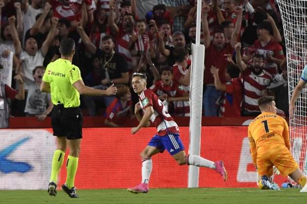 Bryan Zaragoza, després d'anotar un gol contra el Barça / Foto: EFE