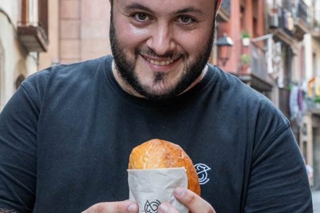 Jon Cake amb el brioix de mantega - Foto Cedida