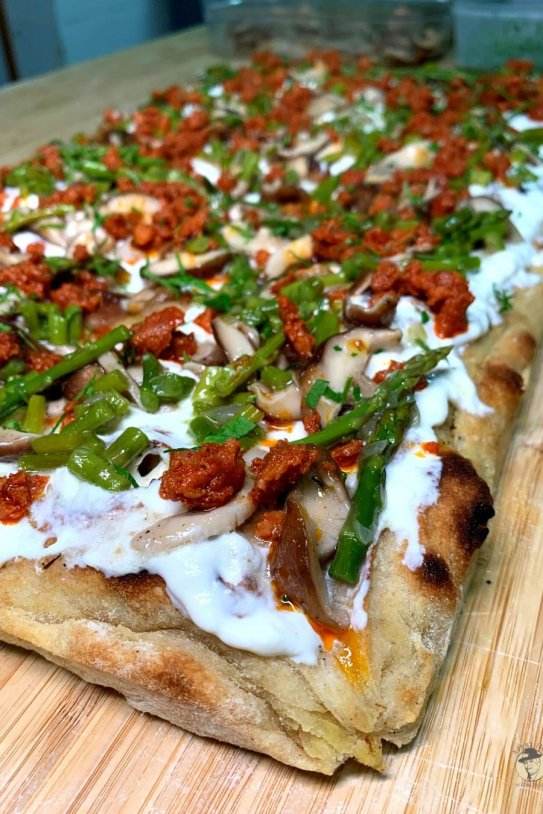 pizza d'esàrrecs, xoriço picante, setas y stracciatella – nonno zacca pizza d'esàrrecs, xoriço picante, setas y stracciatella – nonno zacca