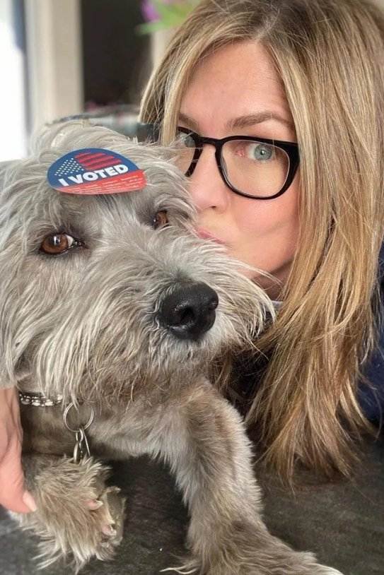Jennifer Aniston y su perro Jennifer Aniston y su perro