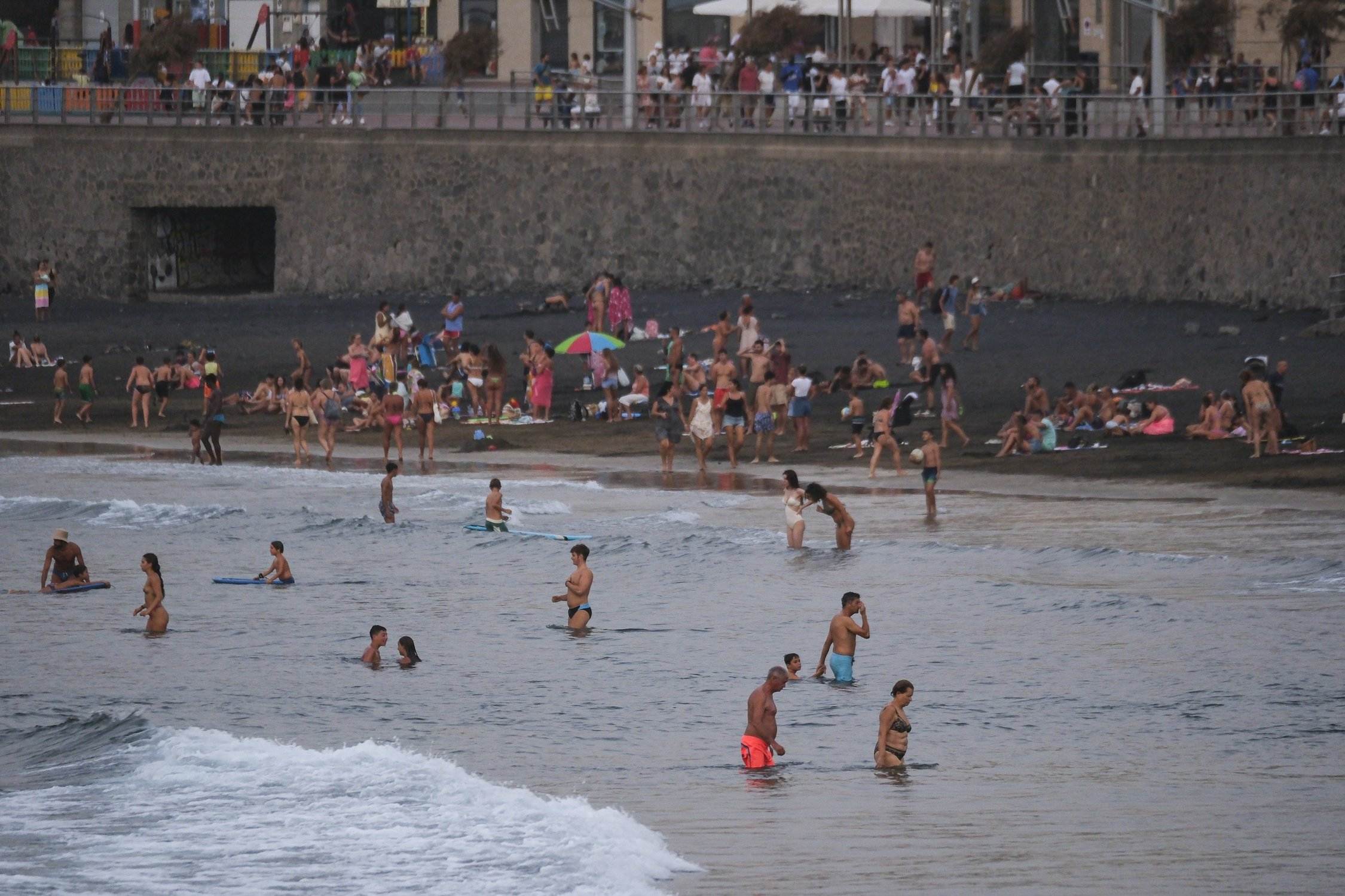 Canarias suspende las clases por las altas temperaturas