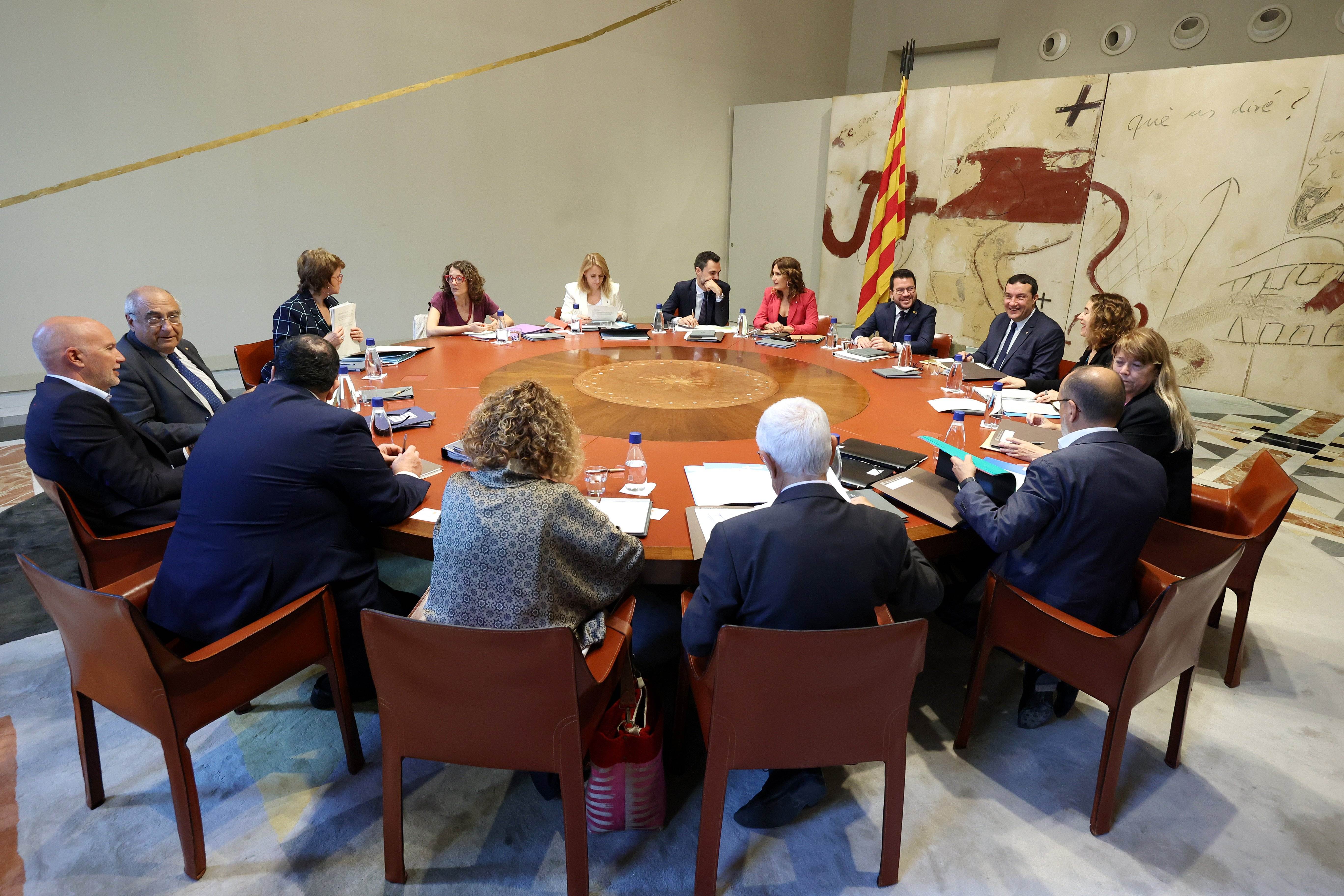El Govern ve como un gesto la reunión entre PSOE y Puigdemont y celebra "la entrada de pleno" en el diálogo