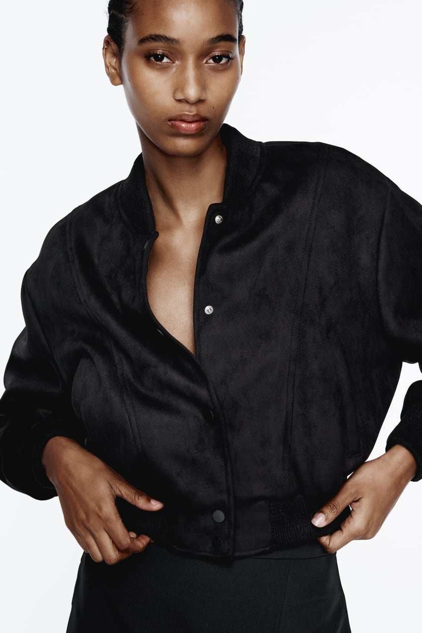 Zara reinventa la caçadora més famosa dels 90, ara amb efecte pell girada