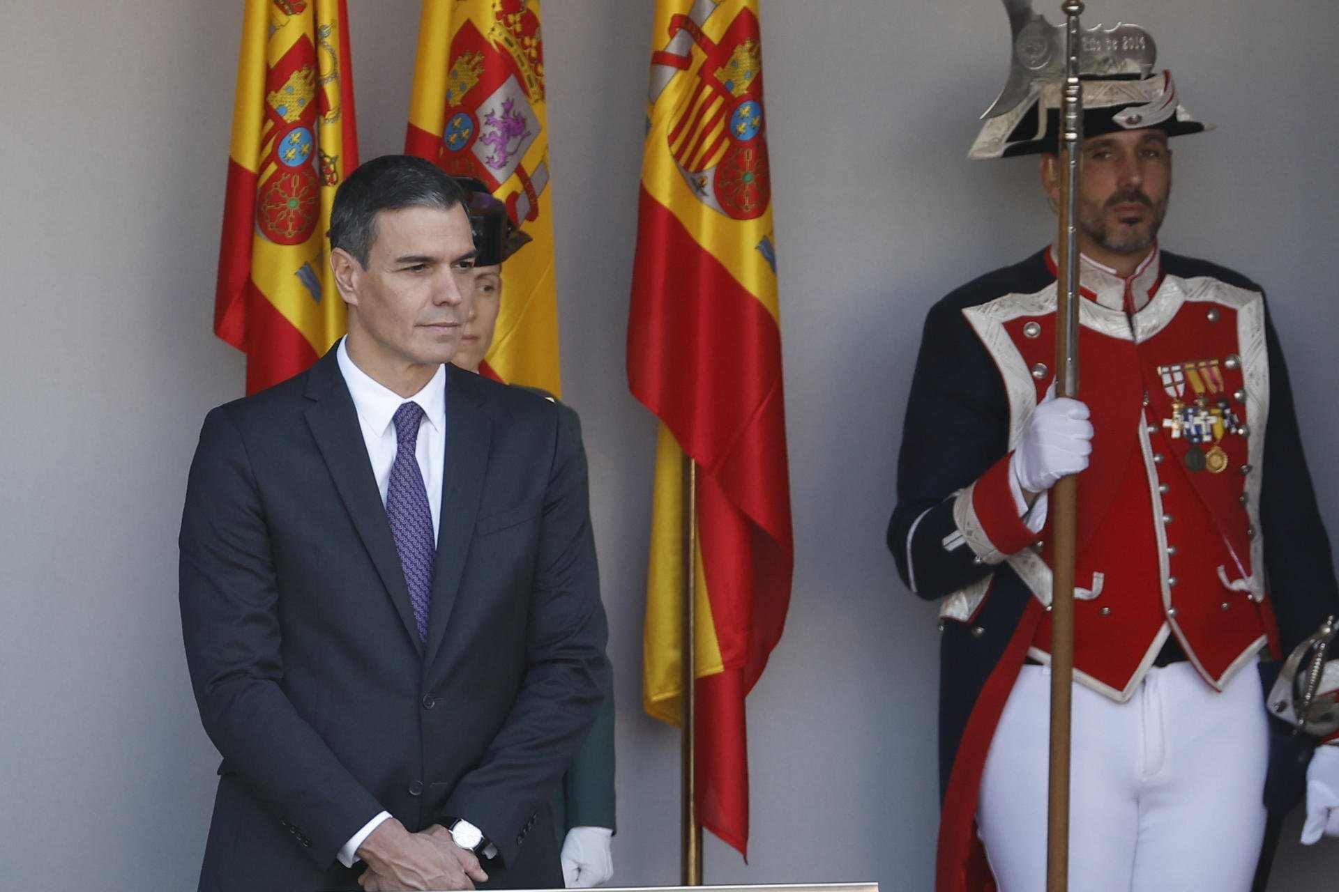 Abuchean Pedro Sánchez en el desfile del 12-O: "Que te vote Txapote'" | VÍDEO