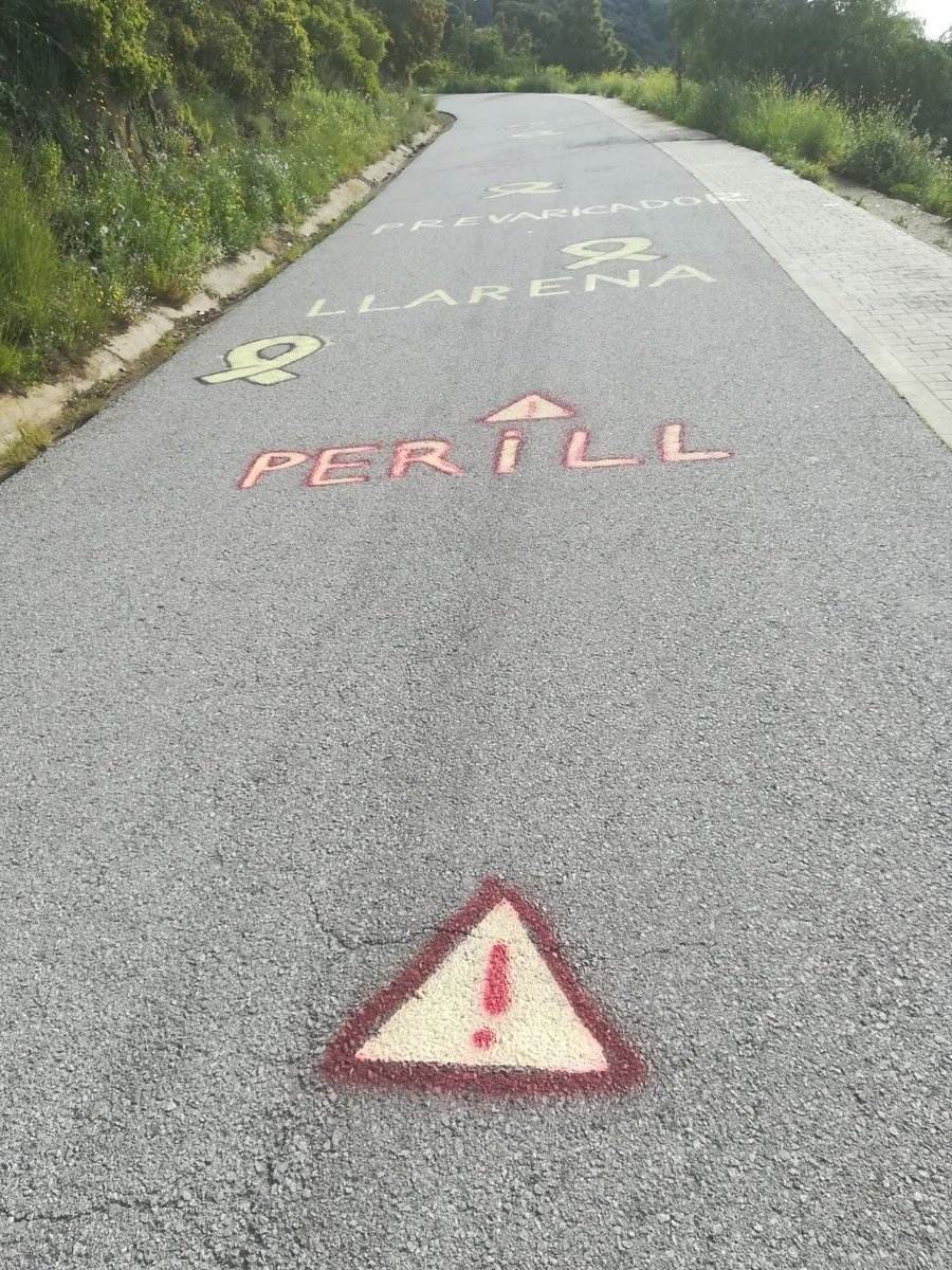 Apareixen pintades contra Llarena a la carretera de l'Escola Judicial a Barcelona