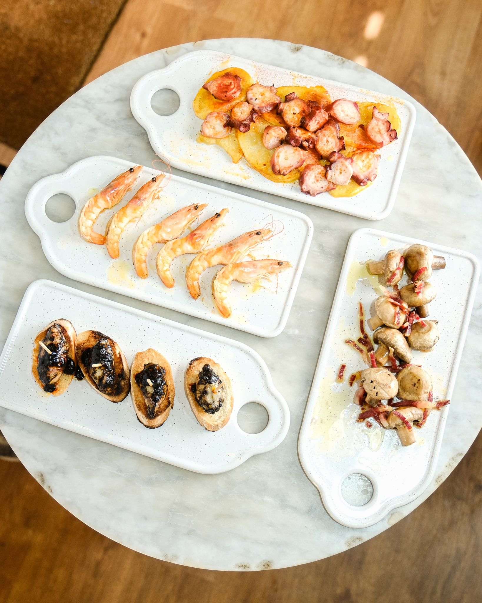 La cocina mediterránea con un toque caribeño que resguarda la catedral de Barcelona